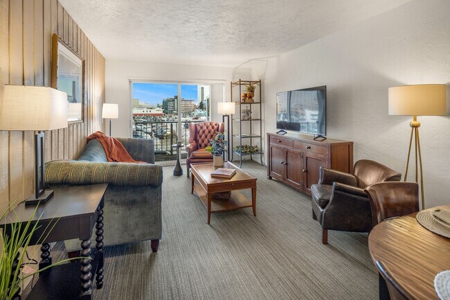 Building Photo - Downtown Furnished 1 Bed / 1 Bath Apartmen...