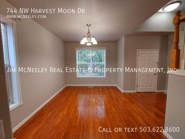 Building Photo - 744 NW Harvest Moon Dr