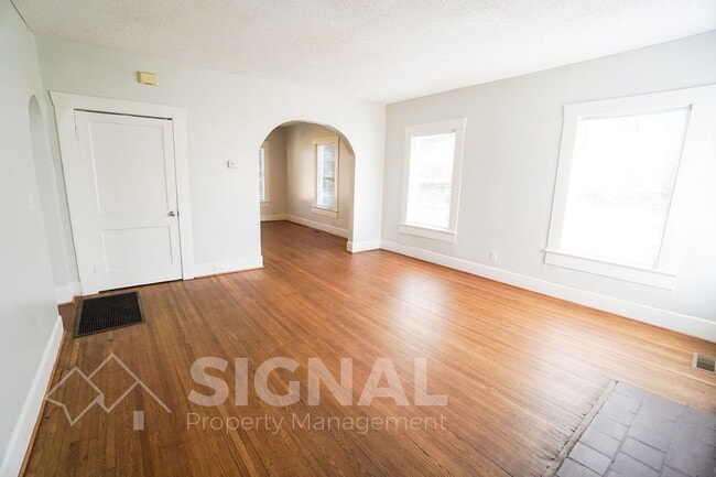 Building Photo - 1906 15th Ct N