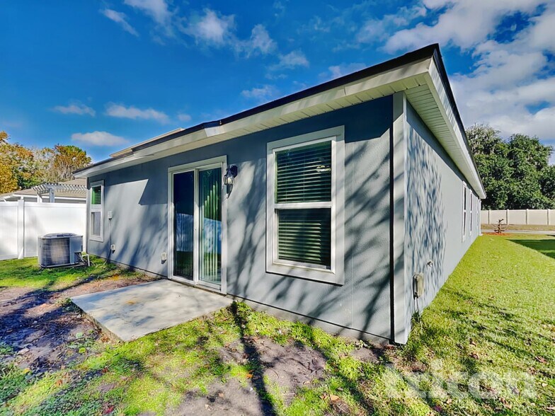 Building Photo - 8048 Meadow Walk Ln