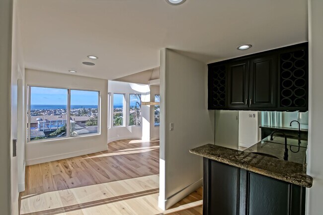 Building Photo - Beautifully Remodeled, 4BR4.5BA Hill Section Home w/ Amazing Panoramic Ocean Views, 3 Decks, Atri...