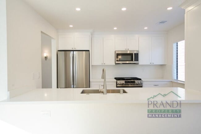 Building Photo - 41 Pine Tree Ct