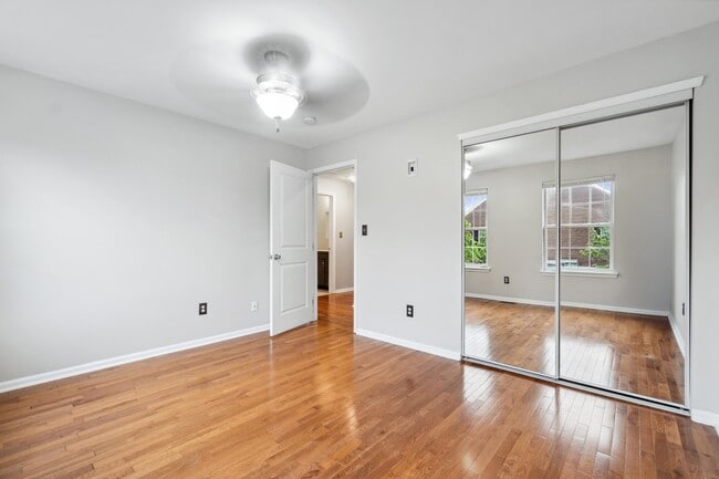 Building Photo - 11 Droyers Pointe Blvd