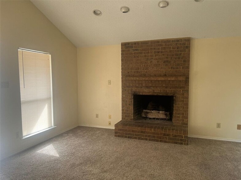 Building Photo - 1 Lakeway Dr