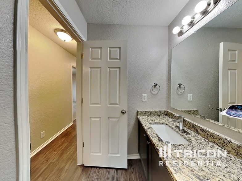 Building Photo - 2123 Opelousas Tr