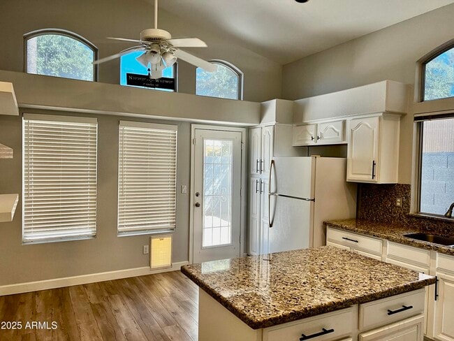 Building Photo - 3438 E Rockwood Dr