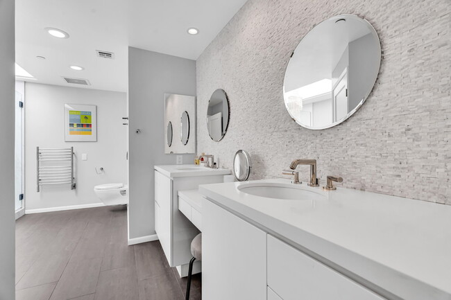 Building Photo - 140 Ocean Park Blvd