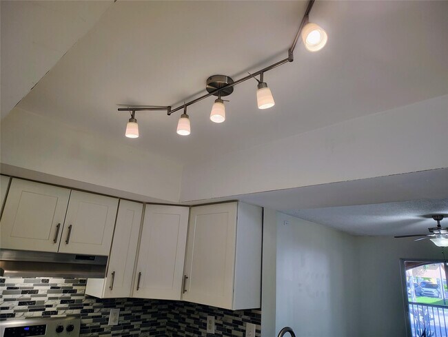 Building Photo - 5590 NW 61st St