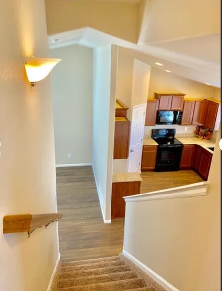 Building Photo - 11305 Mt Angel Hts