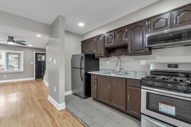 Building Photo - 2923 Edgecombe Cir N