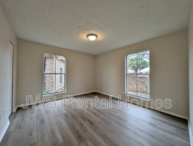 Building Photo - 7201 Arlington Expy