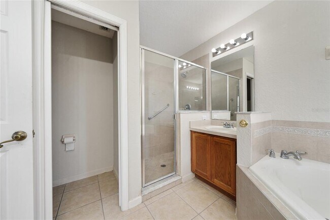 Building Photo - 2962 White Cedar Cir