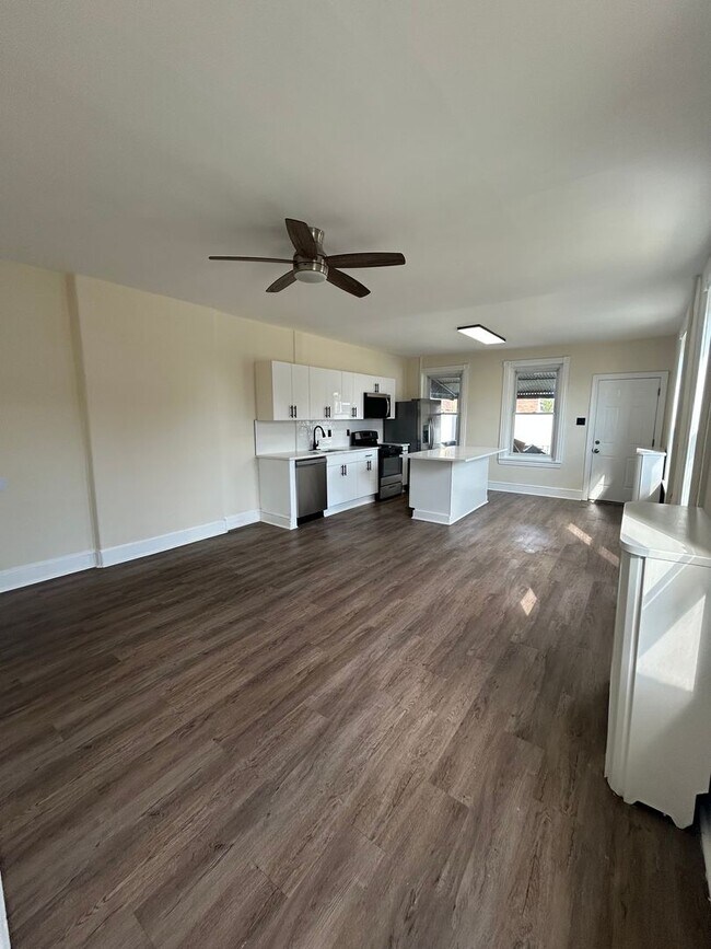 Building Photo - 423 Righter St