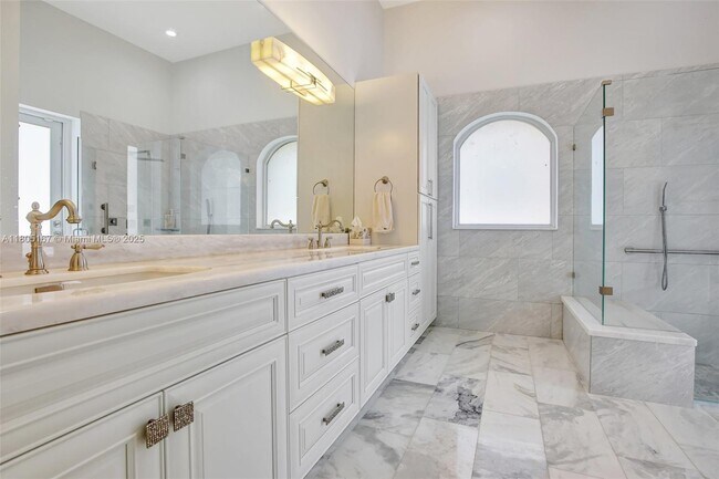 Building Photo - 2651 Oakmont Dr