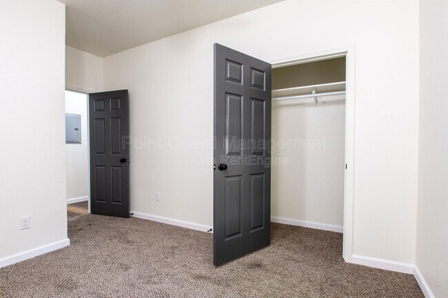 Building Photo - 315 S Green St