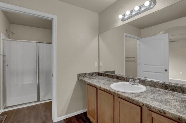 Building Photo - Oct Rent Free. 2 Bed 2.5 Bath 1 Car. Mins ...