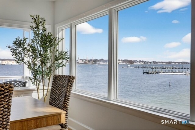 Building Photo - 352 Pequot Ave