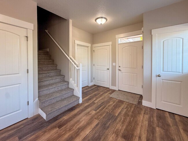 Building Photo - BIGFIR1069-1071