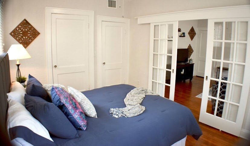 Building Photo - 407 S Melville Ave