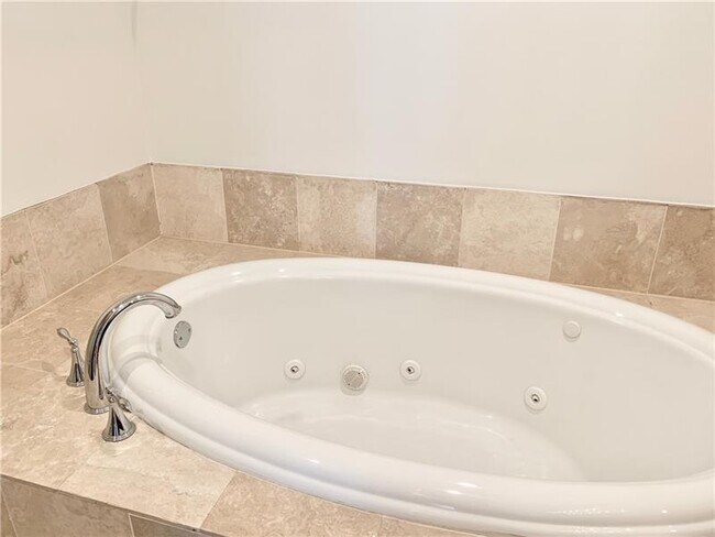 Building Photo - 90 Fairlie St NW