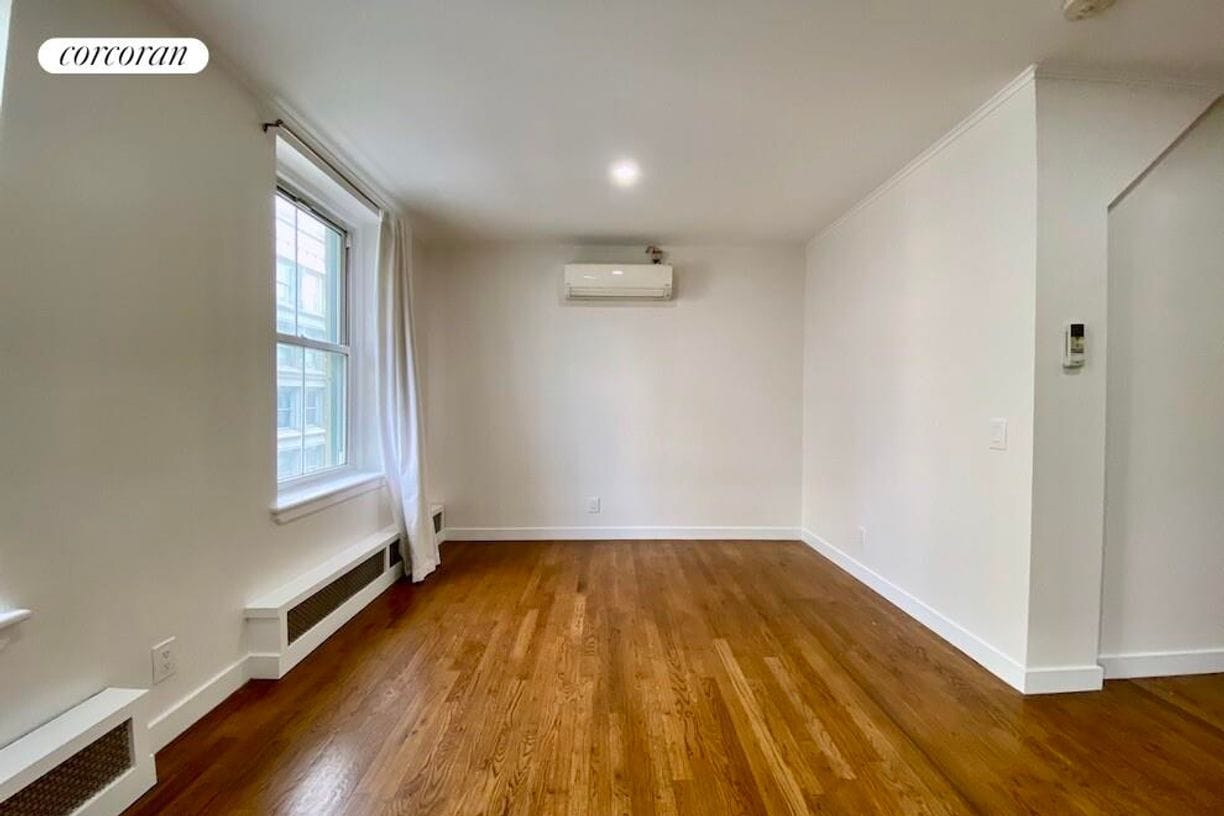 Building Photo - 59 Grand St