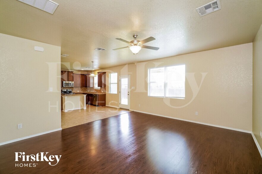 Building Photo - 2546 Just My Style