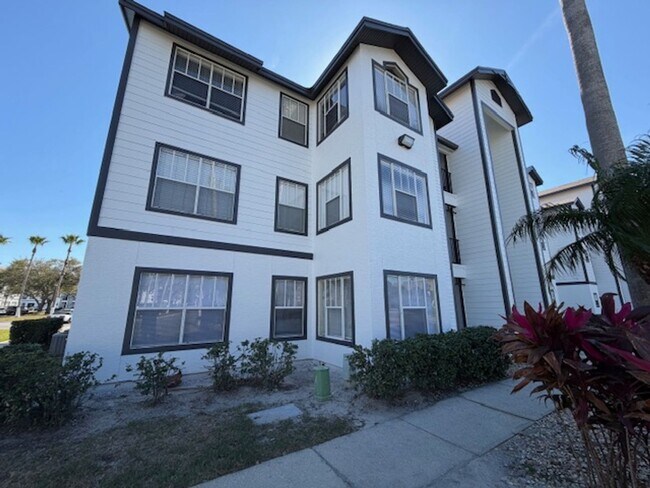 Building Photo - Spacious and Beautiful - Unfurnished 2/2 at Villas Del Sol !