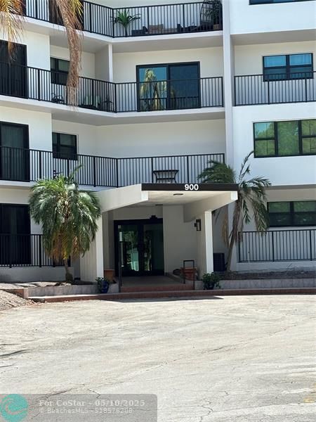 Building Photo - 900 River Reach Dr
