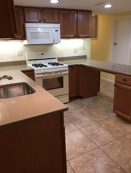 … kitchen … - 472 Yaphank Middle Island Rd