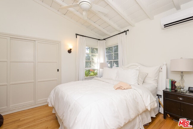 Building Photo - 11421 Burnham St