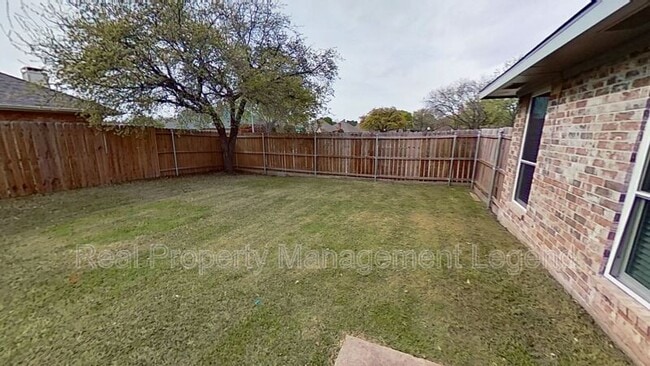 Building Photo - 3740 Racquet Ct