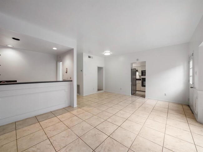 Building Photo - 10616 Bob White Dr