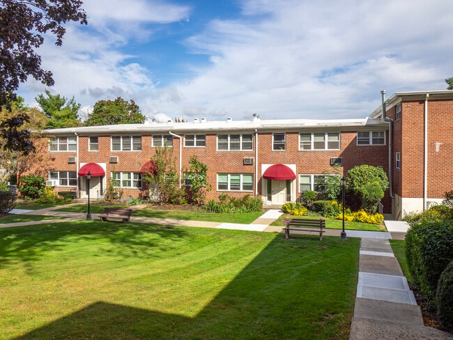 Building Photo - 11 Bedford Ave