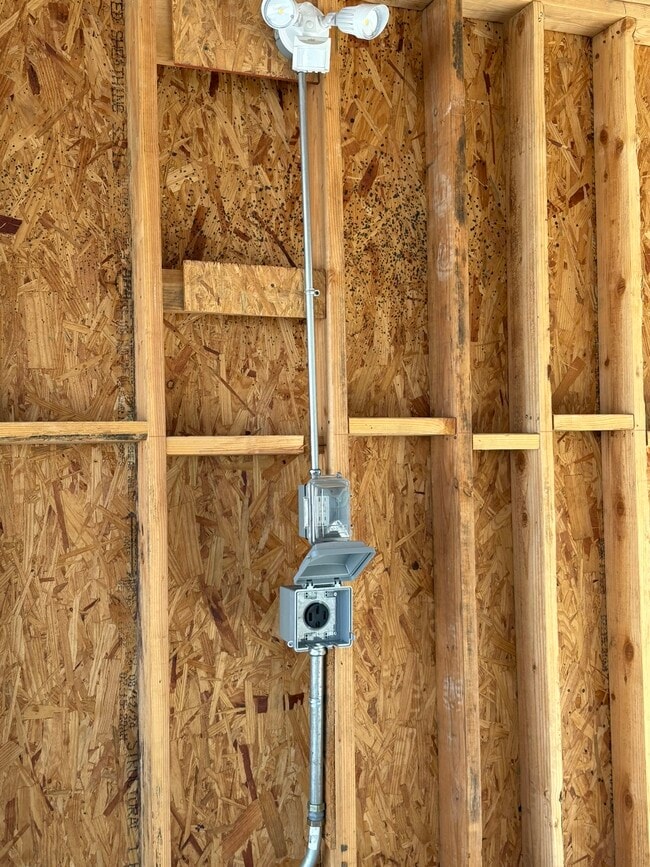 Building Photo - 849 Diamond St
