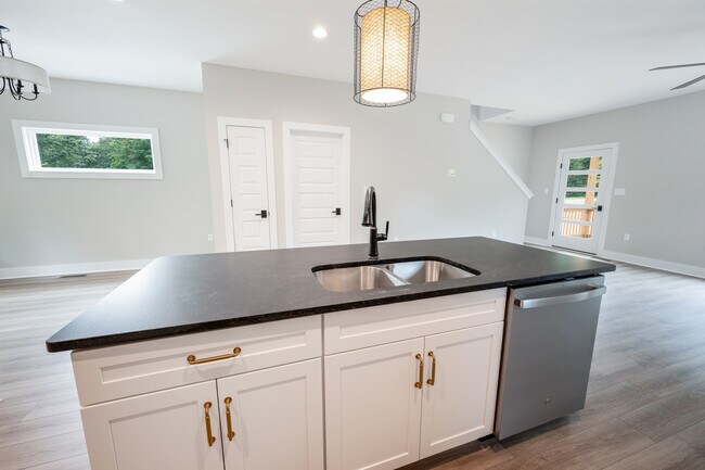 Building Photo - 415 Kershaw Dr