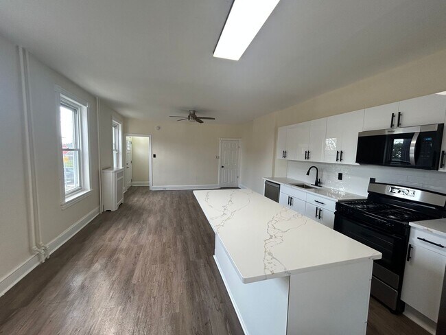 Building Photo - 423 Righter St