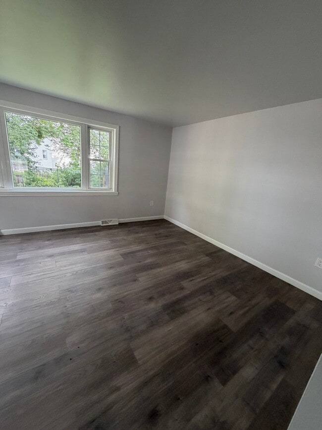 Building Photo - 23 Kern Dr