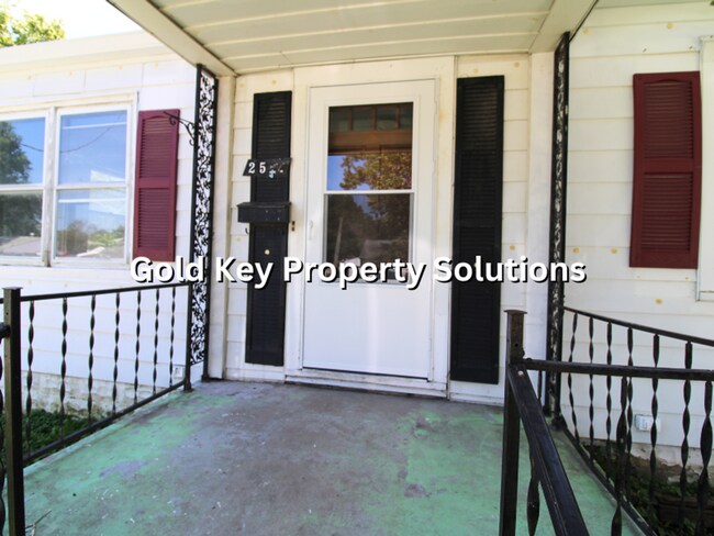 Building Photo - 2513 Fowler St