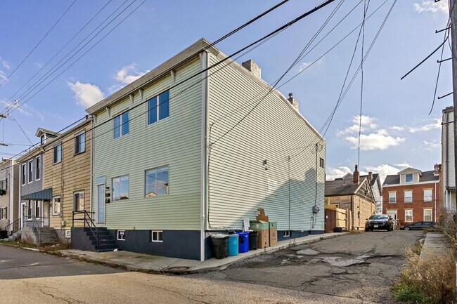 Building Photo - 1129 Brabec St