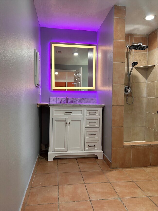 Building Photo - 16116 Green Manor Dr