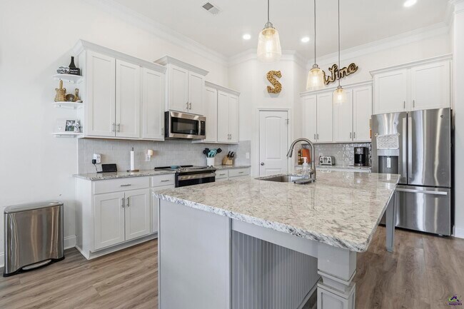 Building Photo - 614 Samantha Brooke Way