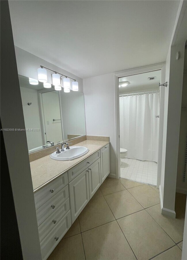 Building Photo - 1865 Brickell Ave