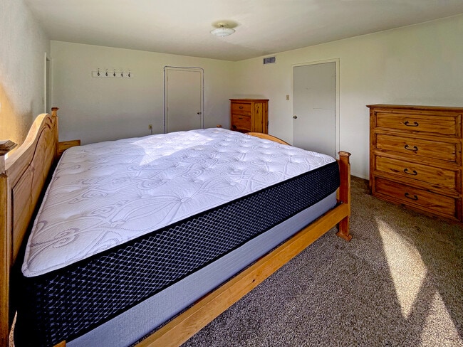 Building Photo - 10642 FM 906