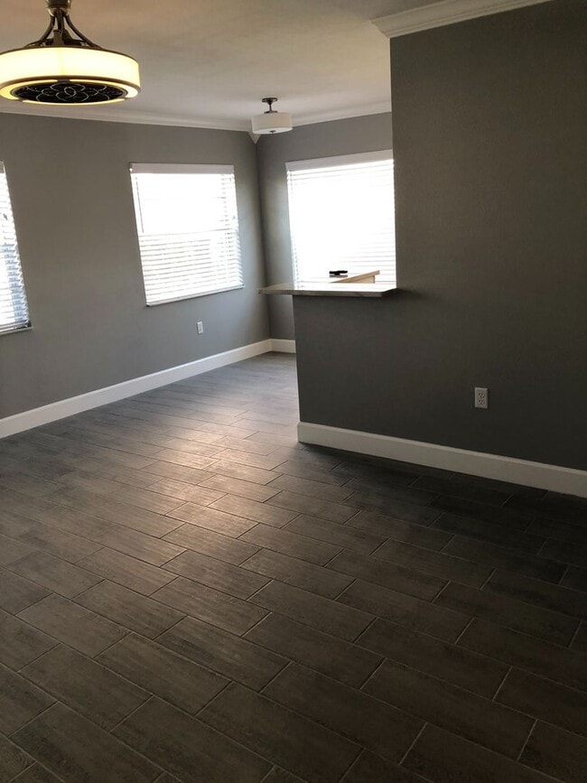 Building Photo - WALK TO THE BEACH FROM YOUR TOTALLY UPDATED, BEAUTIFUL CONDO!