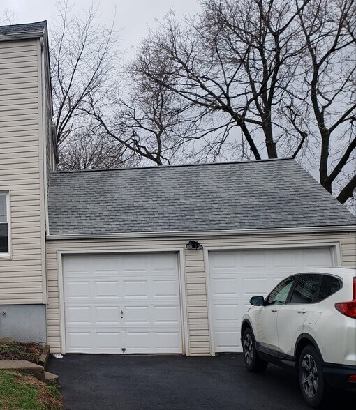 Building Photo - 512 E Frech Ave