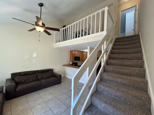 Building Photo - 3 Bed / 2.5 Bath – Steps from Doak Campbell Stadium – Only $1,800!