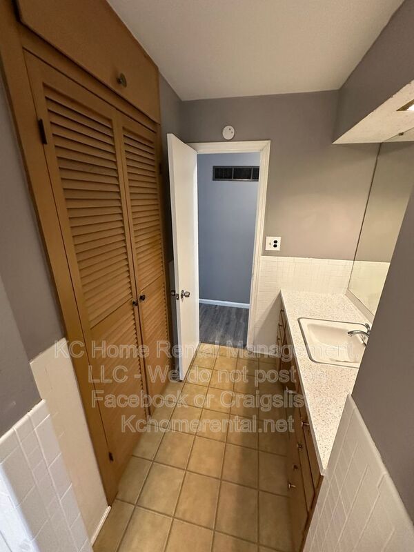 Building Photo - 10210 Fremont Ave