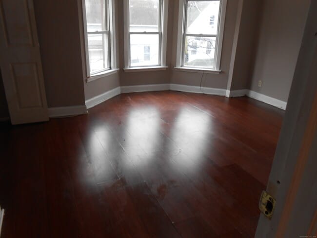 Building Photo - 114 Milne St