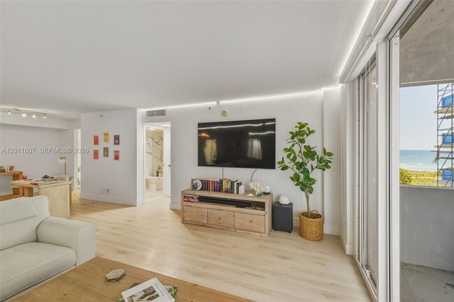 Building Photo - 9195 Collins Ave