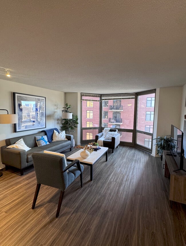 Building Photo - 1130 N Dearborn St